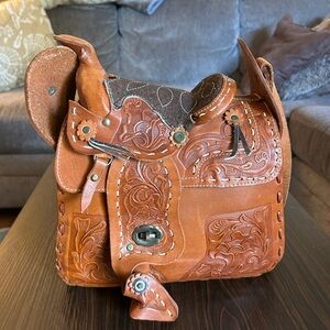 Vintage 1970’s leather saddle purse